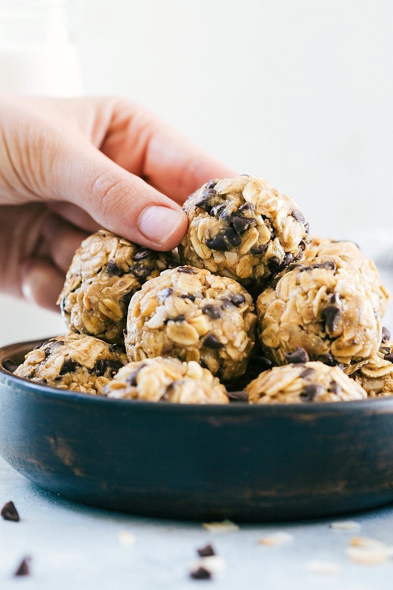 Protein-packed, granola balls -- these Energy Bites make the perfect snack or breakfast on-the-go (no baking required!). Recipe via ChelseasMessyApron.com #granola #oats #energybites #chocolate #protein #energy The ultimate BEST-EVER no-bake Energy Bites! Quick, easy, and healthy!