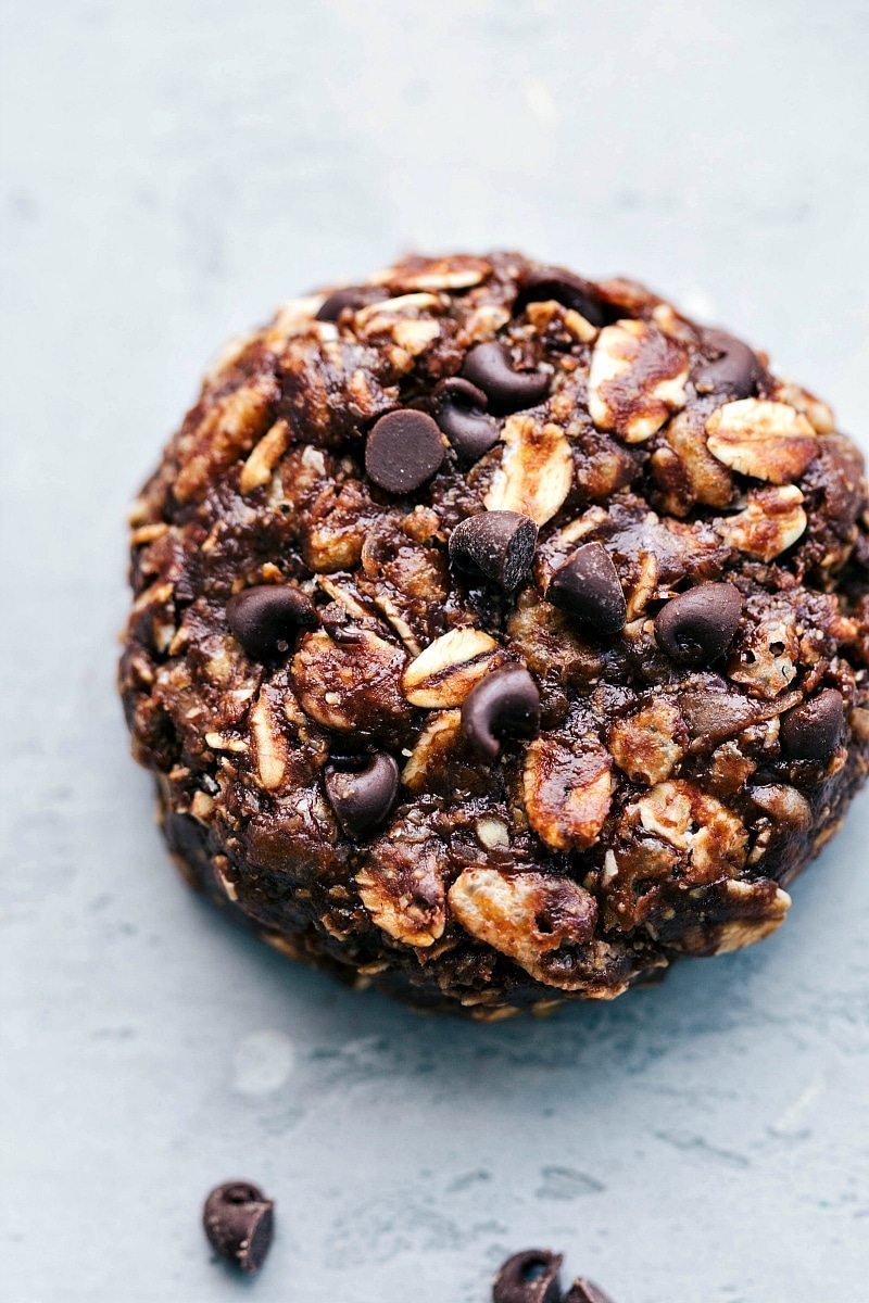 These Chocolate-Peanut Butter Breakfast Cookies are loaded with delicious and satiating ingredients! No baking required and great for on-the-go mornings! Recipe via ChelseasMessyApron #dessert #healthier #quick #easy #simple #best #chocolate #peanutbutter #breakfast #cookies Chocolate Peanut Butter Breakfast Cookies