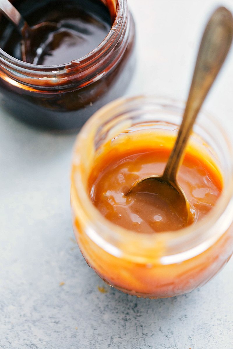 The BEST EVER Twix Cheesecake Bars with an easy (2-ingredient) caramel sauce and chocolate ganache. Everyone goes crazy over this dessert! chelseasmessyapron.com #twix #cheesecake #bars #caramel #chocolate #sauce #ganache #shortbread #crust #easy #dessert #desserts #kidfriendly #cheesecakes Caramel sauce and chocolate ganache