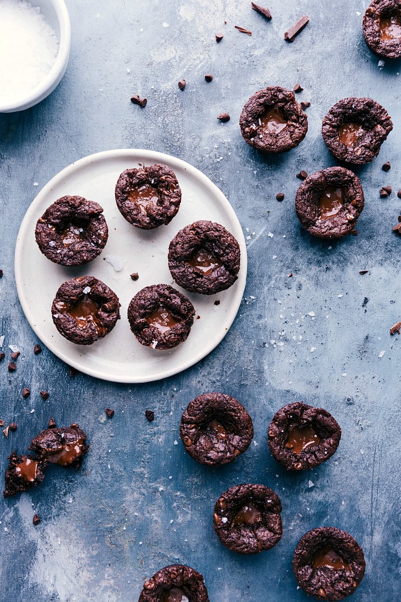 Indulgent Brownie Bites with Gooey Melted Chocolate Centers Plate filled with freshly baked mini brownie bites, their centers oozing with molten chocolate.