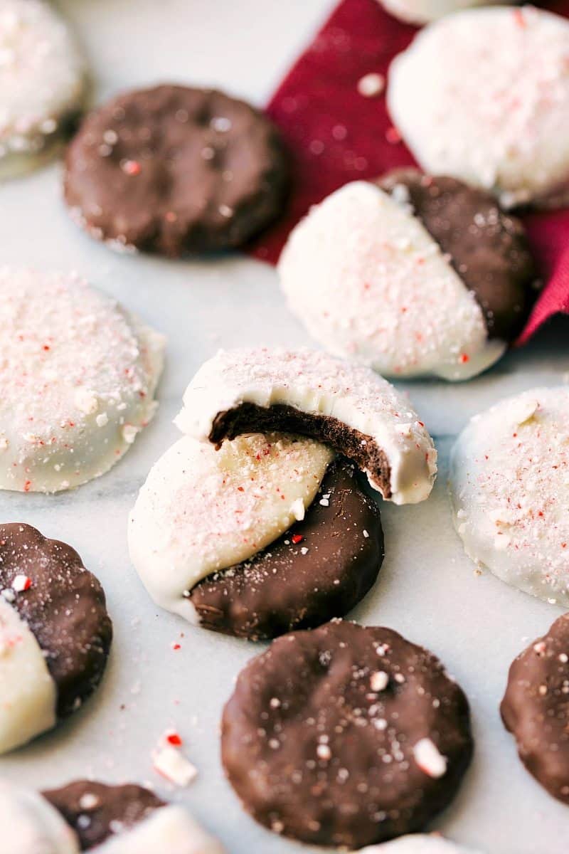 Four different easy, quick, and fool-proof Christmas treatsย that the kids can help with! Perfect for gift-giving and enjoying with the family. Peppermint bark cookies, toffee cashew clusters, microwave fudge, and rudolphย bites. Recipe via chelseasmessyapron #peppermint #cookies #dessert #holidays #festive #gifts #treats #best #quick #easy #simple #christmas #treats Image of the Peppermint Bark Cookies that go along with these Christmas treats