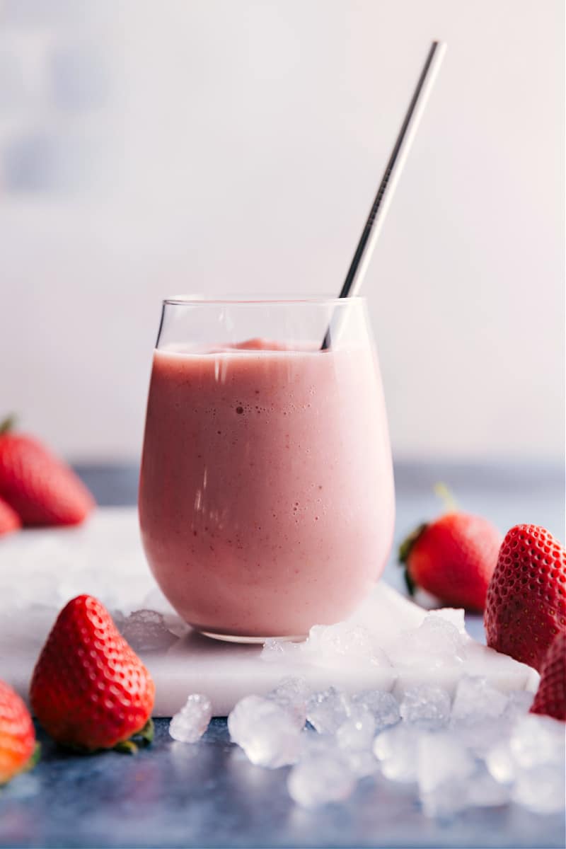 This smoothie shop copycat recipe -- Jamba Juice® Strawberry Wild is made with apple juice, frozen fruit, ice, and some frozen vanilla yogurt. Recipe via ChelseasMessyApron #breakfast #quick #easy #simple #best #healthy #dessert #ice #jambajuice #strawberry #wild #smoothie Jamba Juice Strawberry Wild smoothie