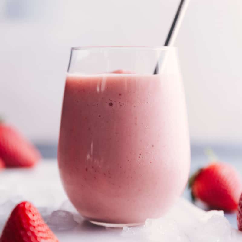 You'll love the flavors in this Jamba Juice copycat smoothie recipe! Recipe via ChelseasMessyApron #breakfast #quick #easy #simple #best #healthy #dessert #ice #jambajuice #strawberry #wild #smoothie Jamba Juice Strawberry Wild copycat smoothie