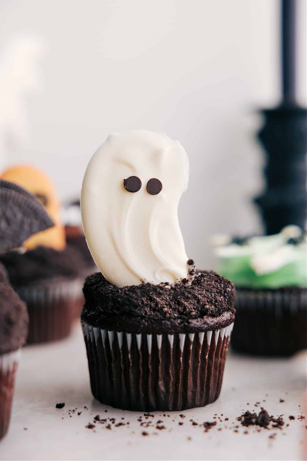 White Chocolate Ghost Halloween Cupcakes Recipe Ghost Halloween cupcakes with white chocolate ghosts and mini chocolate chip eyes.