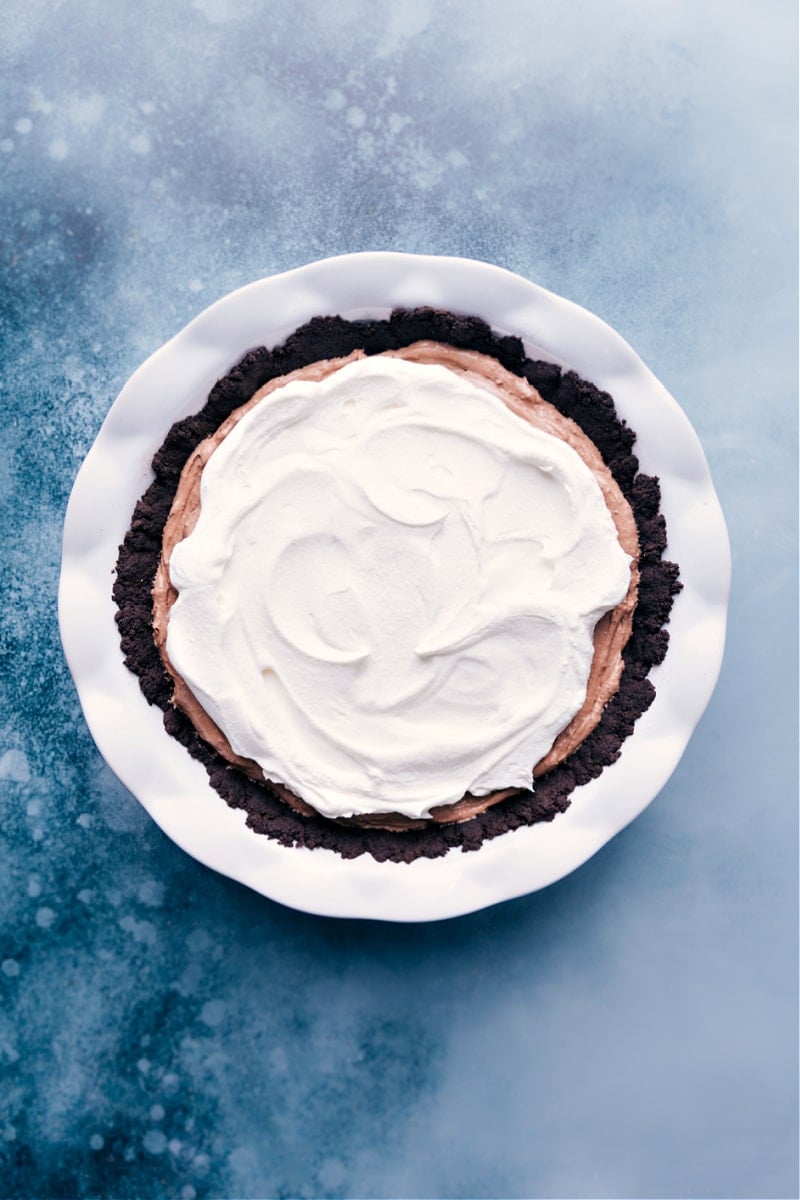 This Chocolate Pudding Pie is a total show-stopper and couldn't be easier to make! Recipe via ChelseasMessyApron #dessert #best #quick #easy #simple #treat #valentinesday #chocolate #pudding #pie Overhead image of the Chocolate Pudding Pie, all completed and ready to chill