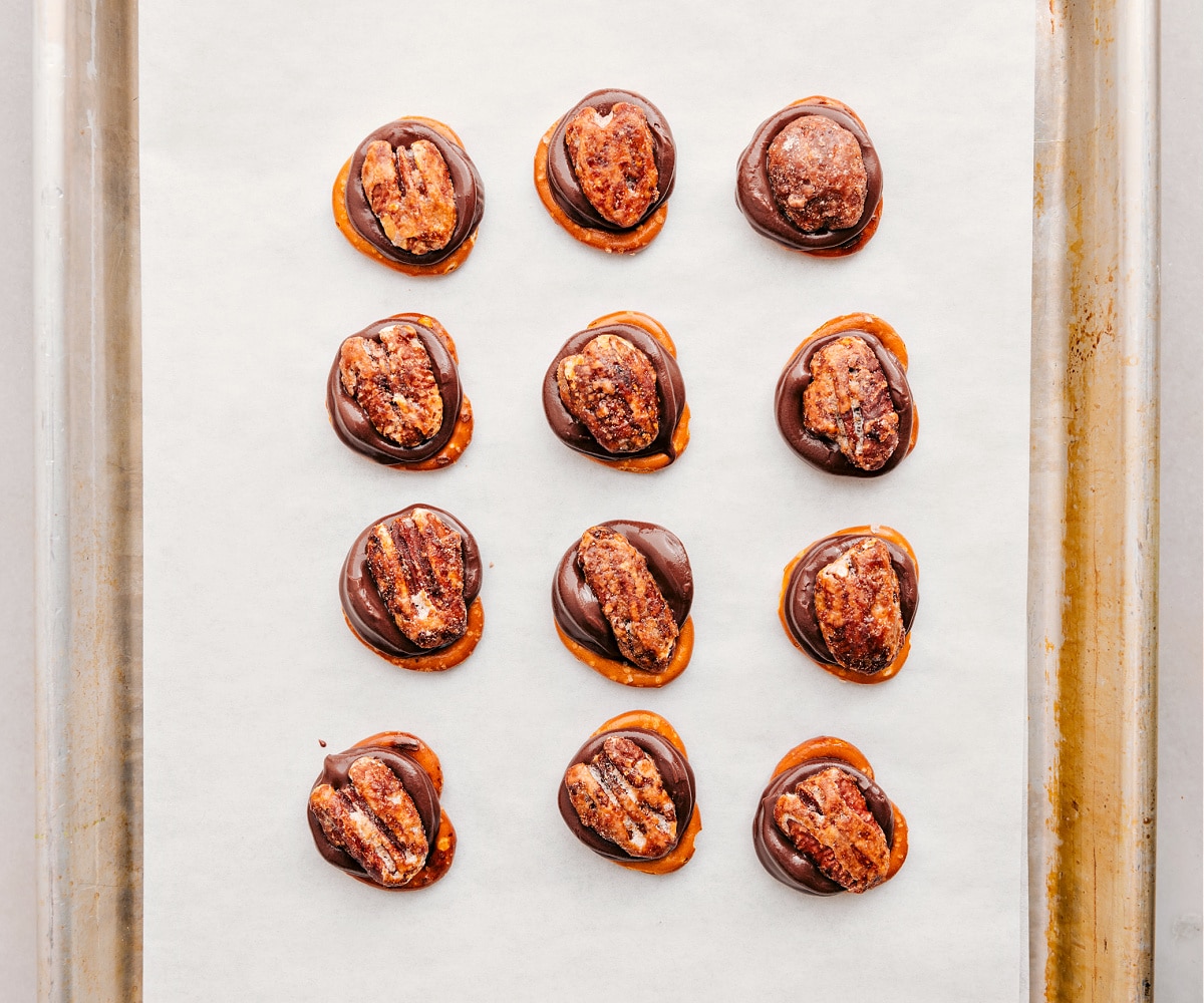 How To Make Turtle Candy Fresh out of the oven, with pecans pressed right on top for these Rolo Pretzel Turtles.