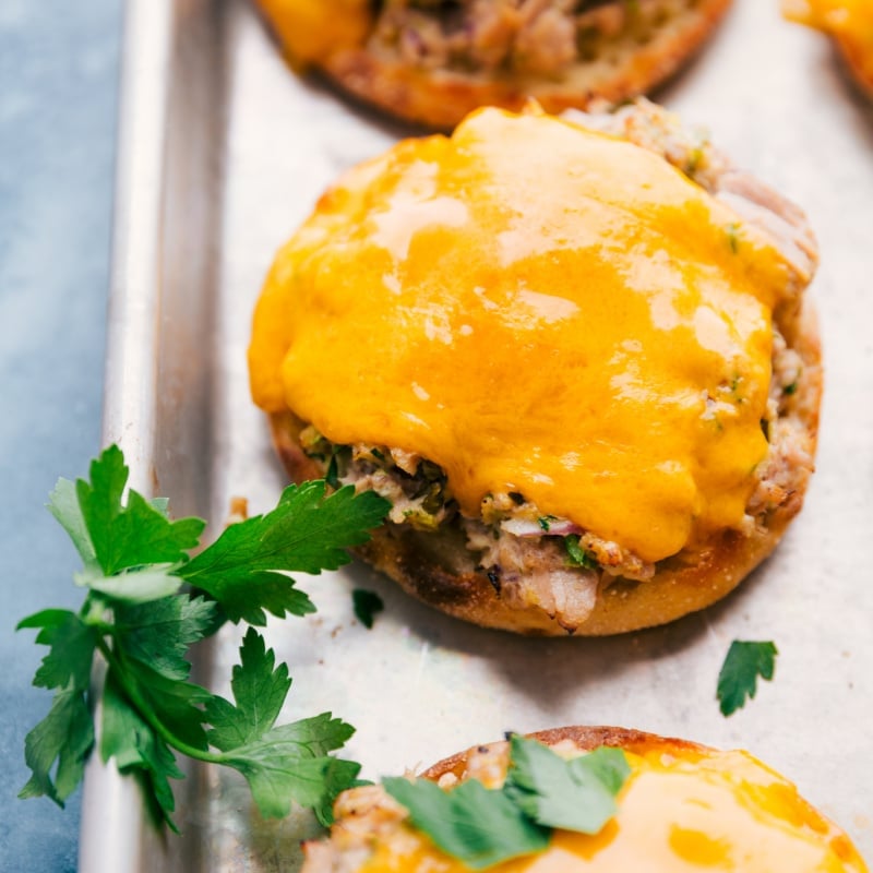 Tuna Melts are the best! Recipe via ChelseasMessyApron #dinner #quick #easy #simple #best #cheddar #bread #cheese #tuna #melts Tuna Melts