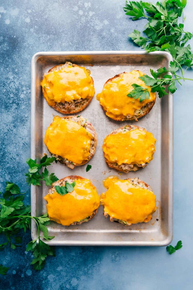 Make Tuna Melts with toasted English muffins, a simple creamy tuna mixture, and lots of melty Cheddar! Recipe via ChelseasMessyApron #dinner #quick #easy #simple #best #cheddar #bread #cheese #tuna #melts Tuna Melts