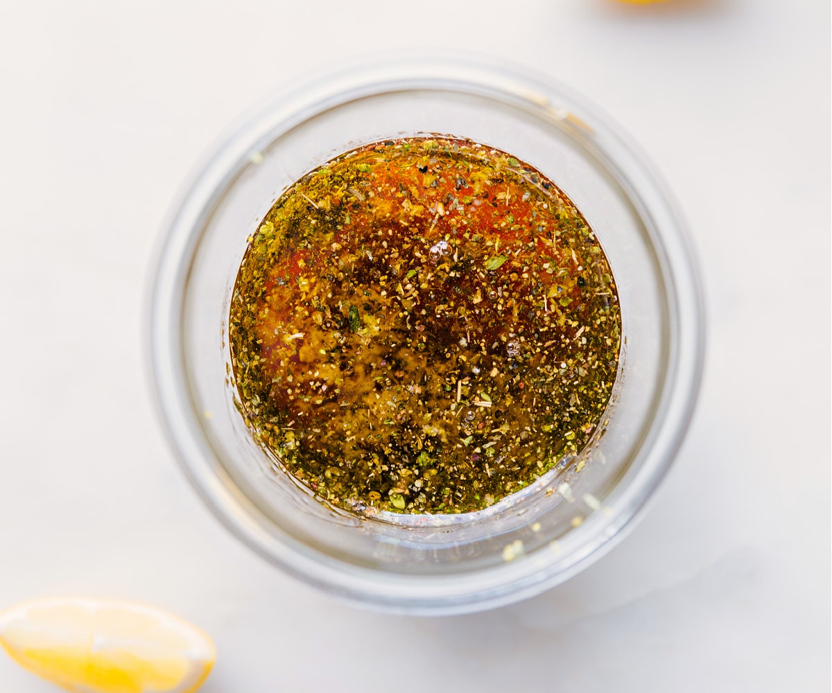 This zippy and tangy Lemon Vinaigrette is hands down my favorite dressing recipe! A must-have recipe in your cooking arsenal! Recipe via ChelseasMessyApron #dressing #best #quick #easy #lemonjuice #seasonings #salad #saladdressing #lemon #vinaigrette Add all the lemon vinaigrette ingredients to a mason jar.