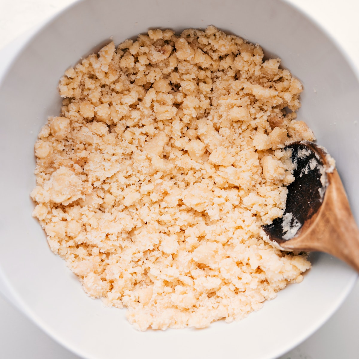 Best Crumble Topping For Blueberry Cobbler Recipe Blueberry cobbler recipe crumble topping in a bowl.