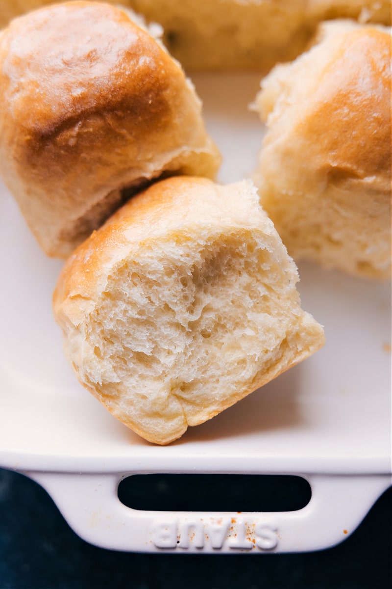 Our favorite dinner rolls are made easy with NO stand mixer! These rolls rise high with big soft centers and perfectly crisp edges. Yes, really, these rolls are life-changing! Recipe via chelseasmessyapron #appetizer #familyfriendly #noknead #thanksgiving #best #easy #simple #kidfriendly #dinner #rolls Overhead image of the dinner rolls in the pan ready to be enjoyed