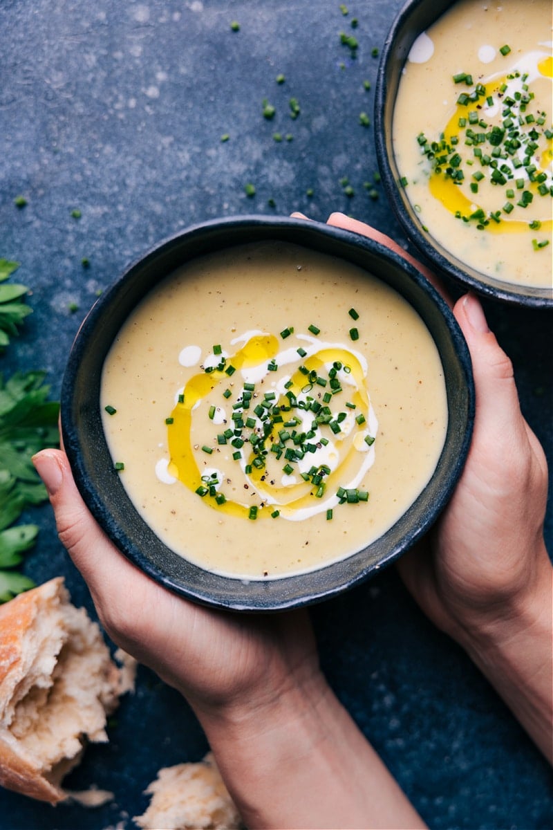 This Potato Leek Soup combines buttery golden potatoes with fresh leeks in a hearty, thick, and downright delicious soup. Recipe via chelseasmessyapron #dinner #quick #easy #comfortfood #familyfriendly #kidfriendly #vegetarian #potato #leek #soup Overhead image of Potato Leek Soup