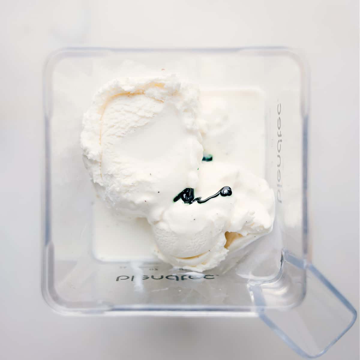 How To Make Shamrock Shakes All the ingredients go into the blender.